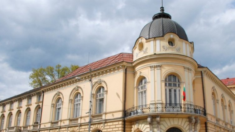 С ниски заплати и  без осигуровки, учени се оплакват от репресия