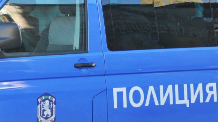 Скандал, удар с тръба... заради паркиране на бус