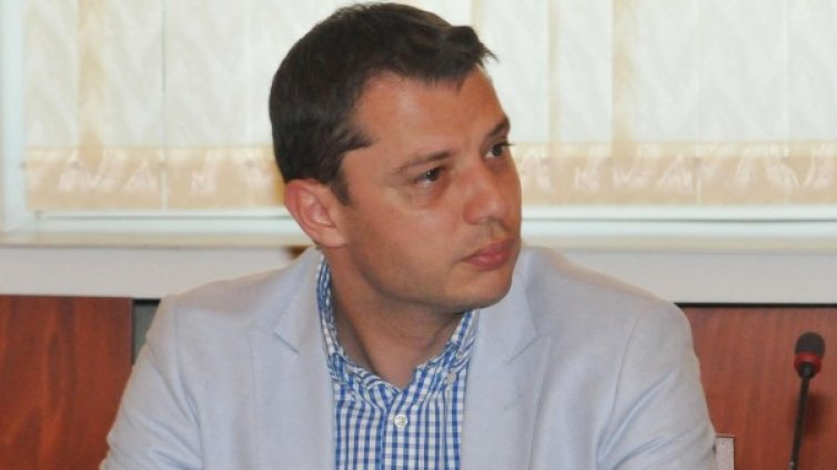 Добрев: Цената на тока на свободния пазар расте без причина!