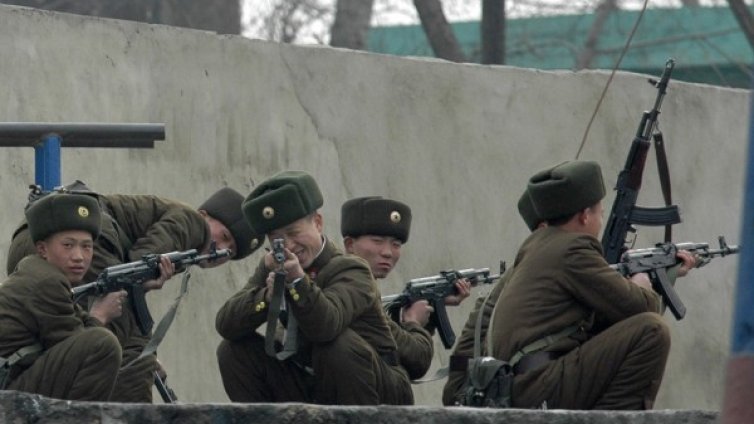 Сутрин, мъгла... севернокорейски войник избяга на юг