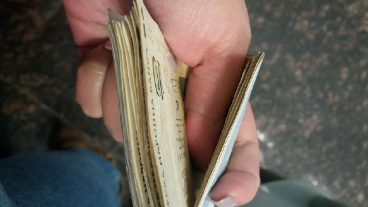72-годишен метна 20 бона... в помощ на полицията