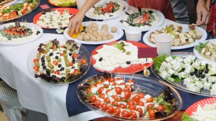 Пазаруваме, забравяме и 700 000 т храна - на боклука