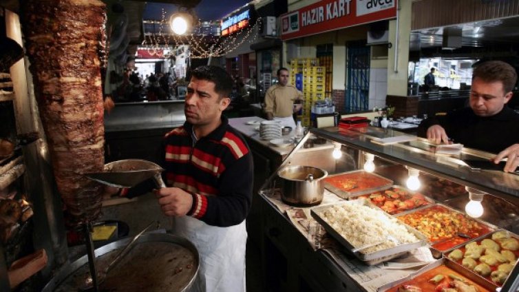 Дюнери, халби, пържено... Кои фалшиви новини ядосаха Брюксел?