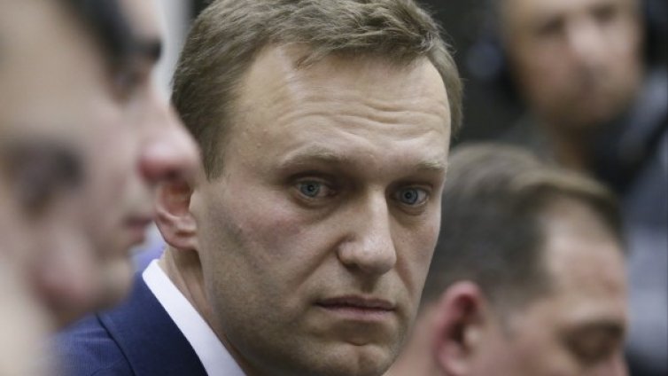 Путин крачи към нов мандат, Навални аут от изборите