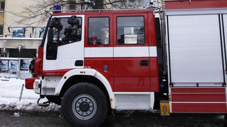 На Бъдни вечер: Пожар изпепели блок в Бойчиновци