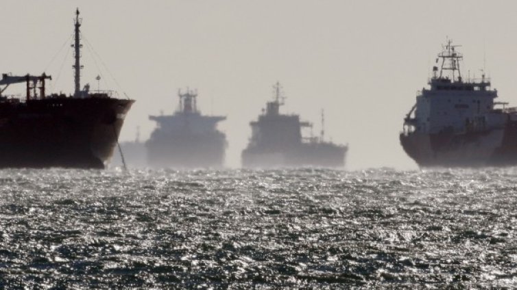 Южна Корея задържа кораб &ndash; возел нефт за КНДР?