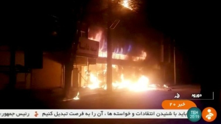 Девет убити тази нощ при размириците в Иран