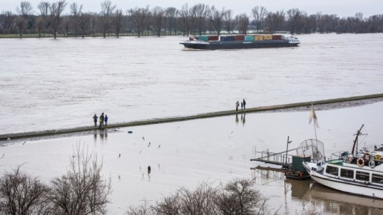 Водите на Рейн в Германия се покачват