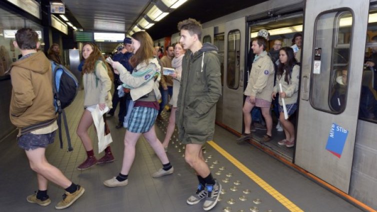 Стотици се пуснаха по бельо в... лондонското метро