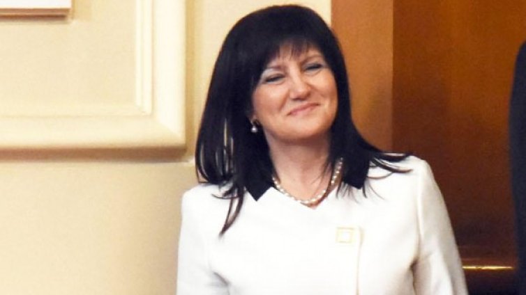 Солистите не са за парламента, Караянчева иска оркестър