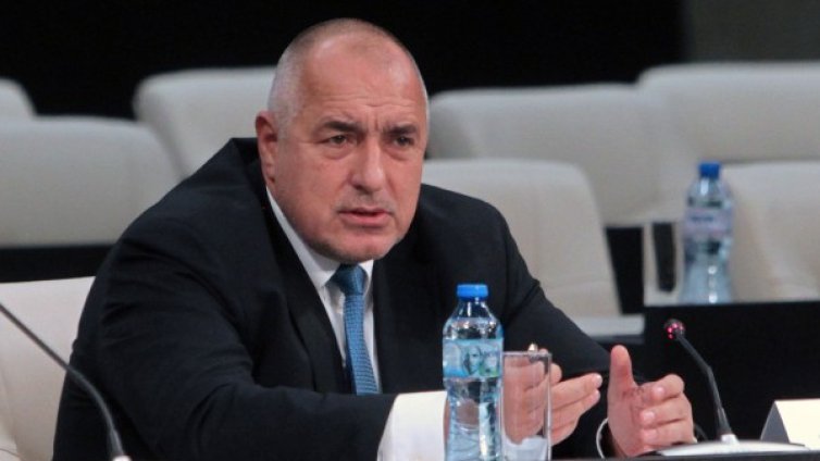 FT: България отлага реформите, набляга на еврошефството