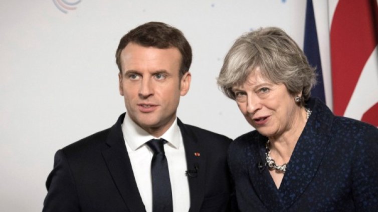 Мей и Макрон си стиснаха ръцете за по-добра охрана на границата