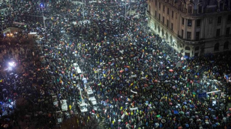 100 000 румънци под януарския сняг: Не може повече така!