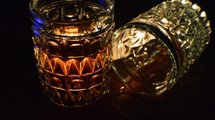 Пиян с "Форд" се обърна по таван в Русе