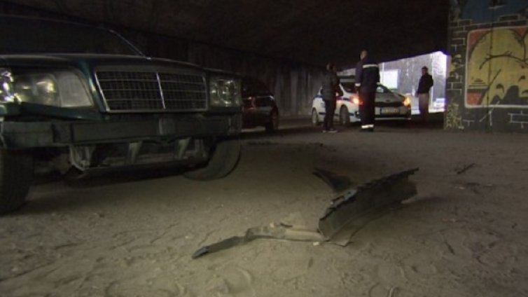 Трима ранени след сблъсък на три коли на бул. "България"