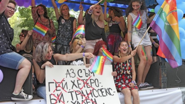 Искат ли българите гей бракове? Да си кажат на референдум! 