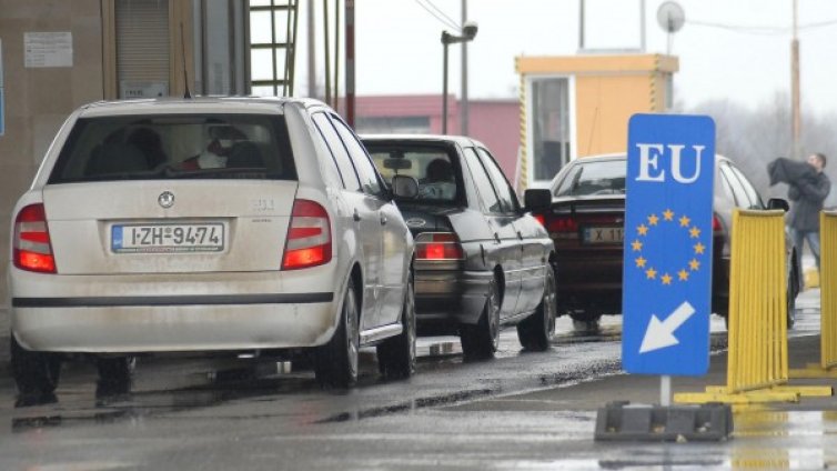 С "Обща каса" за подкупи: Спипаха 8 на ГКПП "Малко Търново"