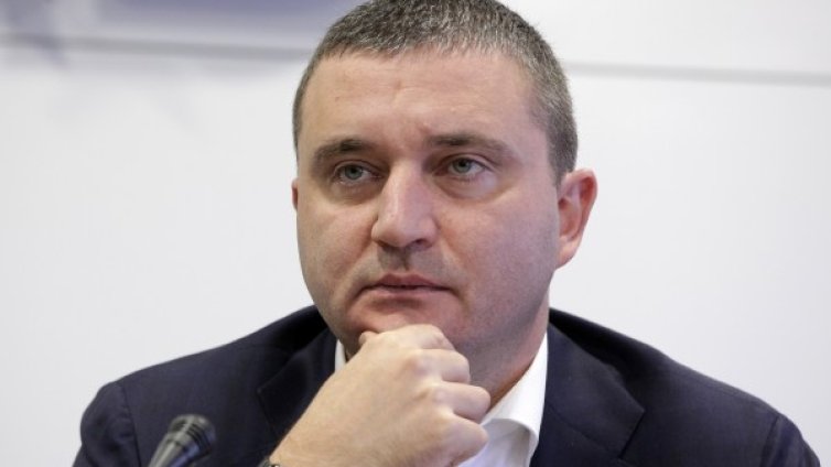 Горанов отваря дискусия за данъка за колите "втора ръка"