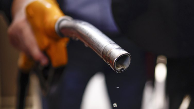 Цените на горивата в Хърватия поевтиняват с до 7 цента от утре