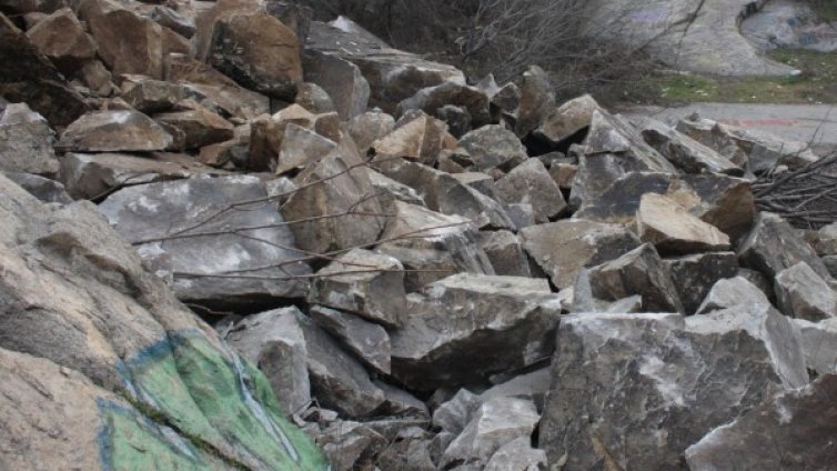 Движението по пътя между с. Пастра и Рилски манастир е в една лента