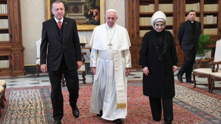 Турският президент Ердоган разговаря с папа Франциск