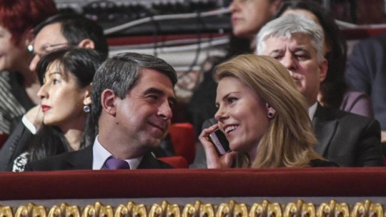 Плевнелиев: След труден период, сега летя на крилете на любовта!