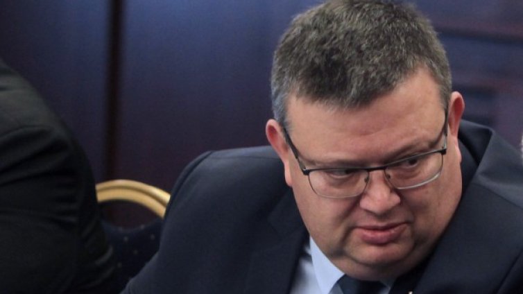 Цацаров: Има подозрения кой е поръчителят на Адриан Златков