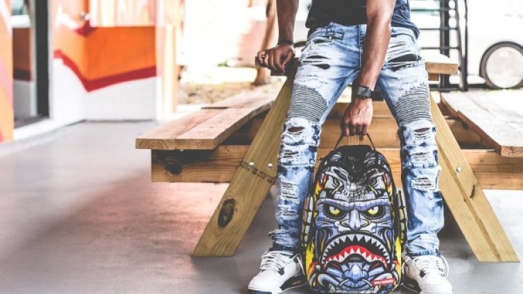 Училищни мерки: Носиш скъсани дънки в клас &ndash; без стипендия