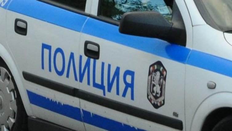 Екшън в Русе: Мъж нападна полицай, искал му документите 
