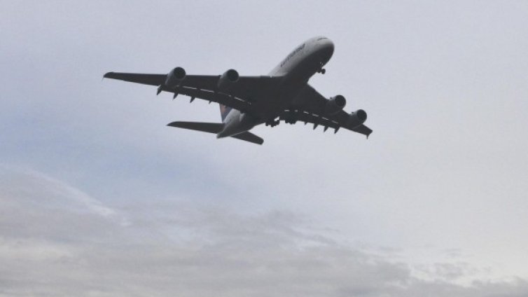 Един с късмет - изпуснал полета на разбилия се самолет 