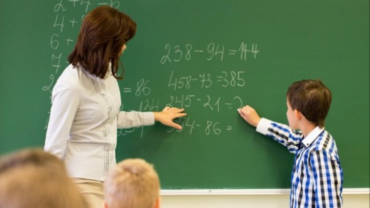 Идните 8 г. &ndash; 40% от учителите в пенсия. Кой ще ги замени?