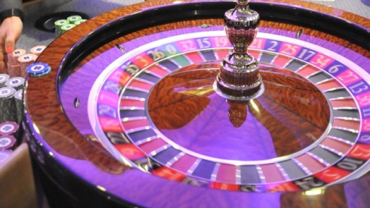 Двама въоръжени и маскирани обраха казино в Пазарджик