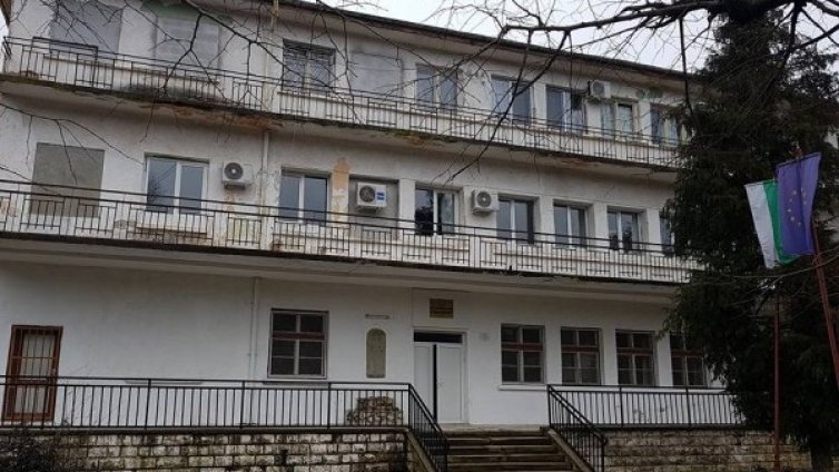 Младеж от център за деца с увреждания падна от 3 етаж