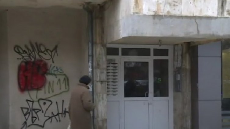 Майка с две деца, без доходи, без мъж... От добро ли ги е оставила гладни?