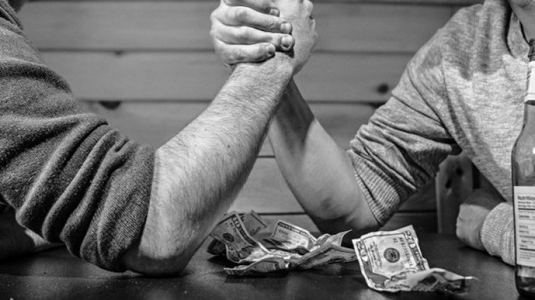 13-годишен пръска 50 бона!? Детективи по следите на детски харчове