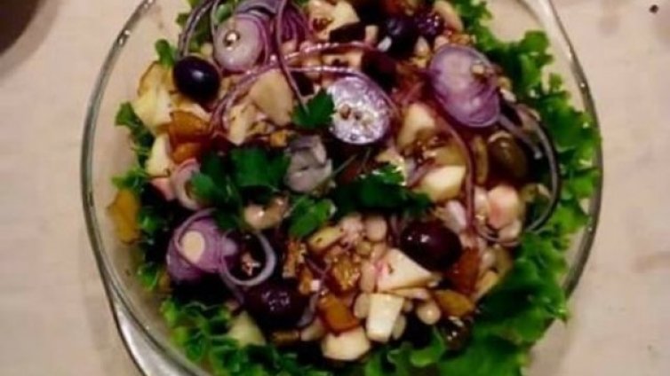 Рецептата Dnes: Салата с херинга,  боб и картофи