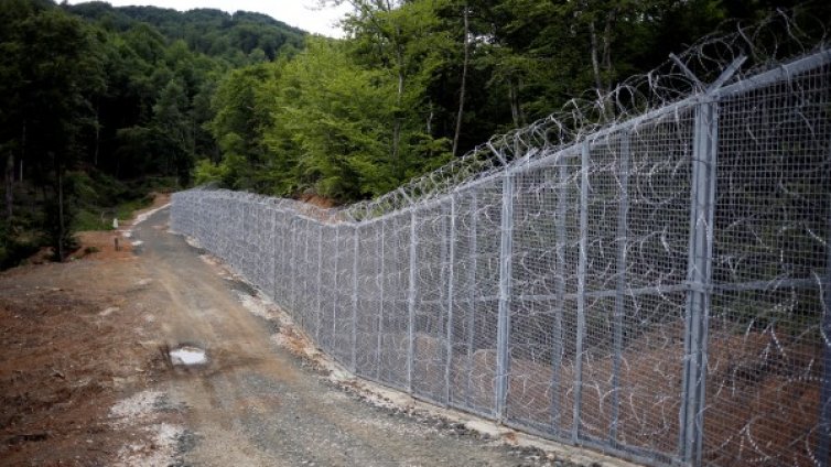 БСП и ГЕРБ пак на нож за оградата с Турция: Има ли корупция?