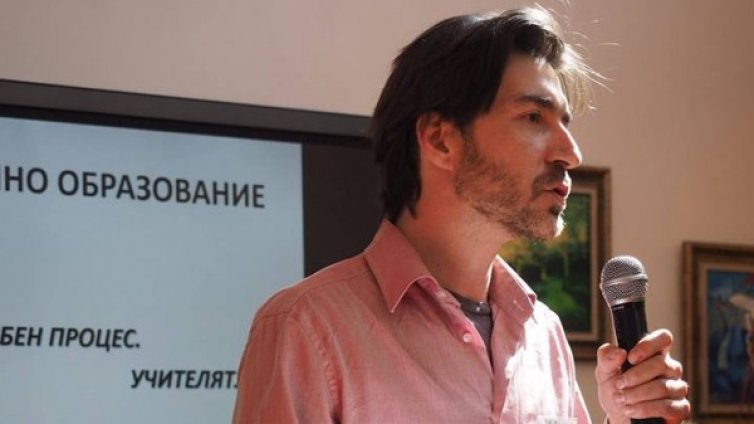 У-лицата: (не)Възможно-то демократично образование