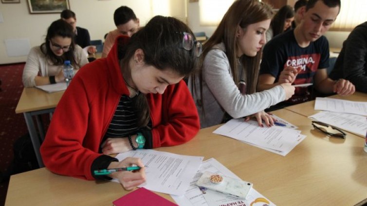 Биткойн и блокчейн технологията,  ВУЗФ събра десетки ученици