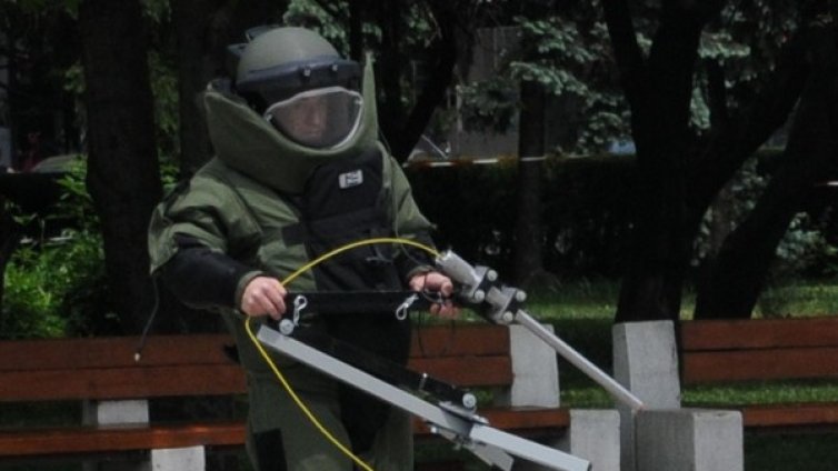 Раница отцепи Централната поща във Варна