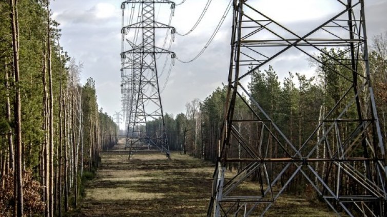 Петкова успокоява: Няма риск за доставките и цената на тока!