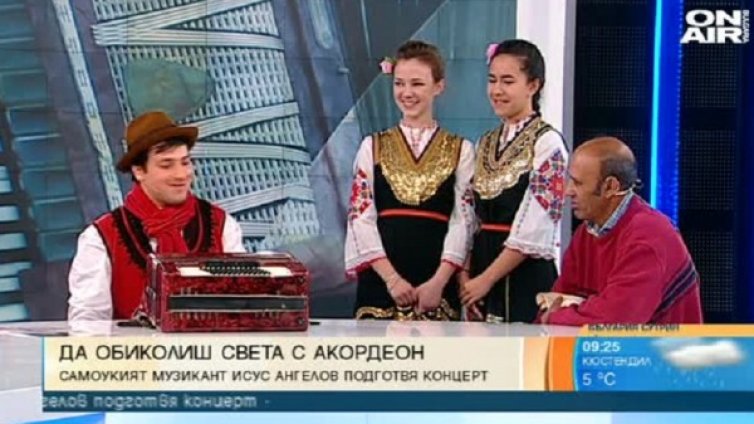Исус - самоукият акордеонист с концерт в метрото