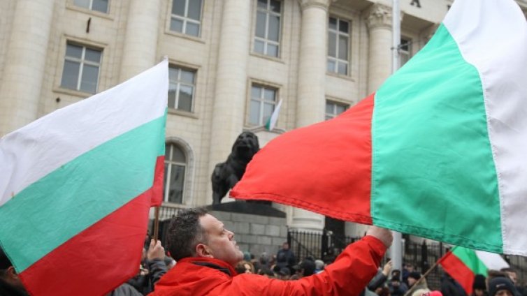 Протести в София и Пловдив: Подкрепата за лекаря, убил крадец, расте