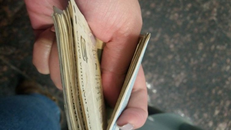 Събирачи на дългове дебнат! Всеки трети българин &ndash; борчлия!