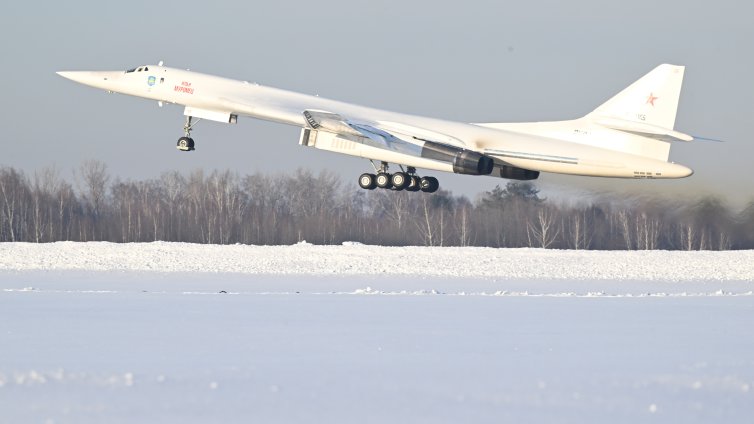 Русия обнови ключови системи на стратегическия си бомбардировач Ту-160М