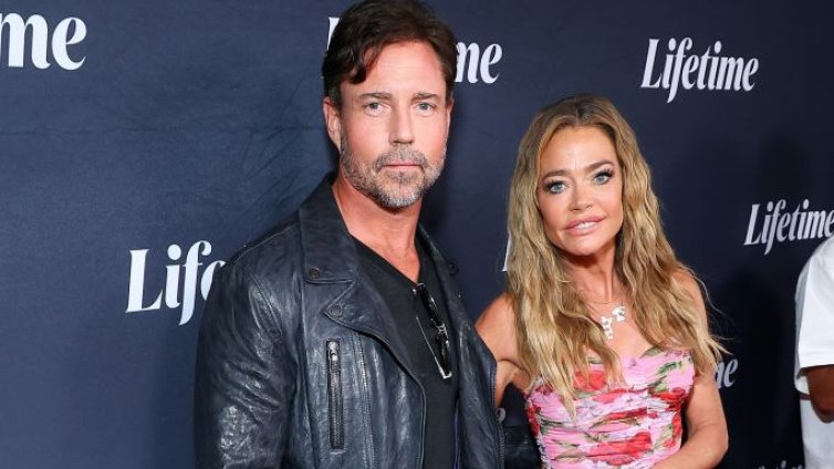 Бившият мъж на Денис Ричардс иска половината от доходите ѝ от Onlyfans