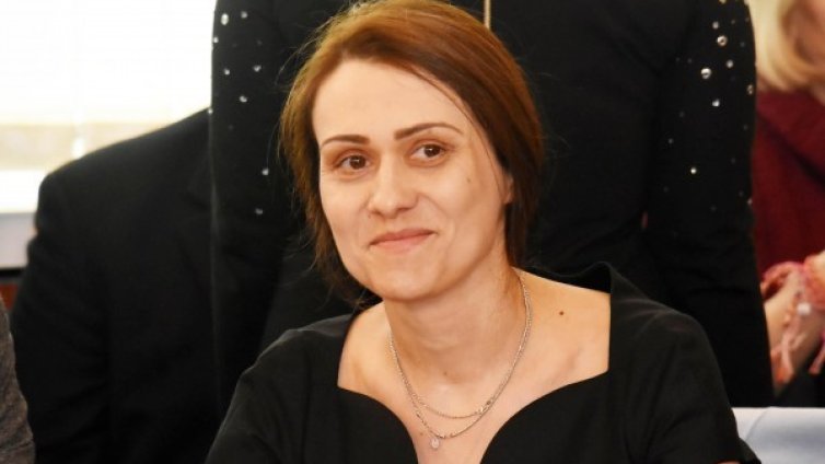 Държавна ЧЕЗ? Не! Примерите: БДЖ, "Топлофикация"...