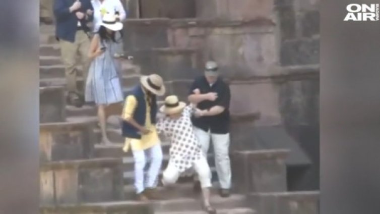 Хилари Клинтън на косъм от инцидент в Индия