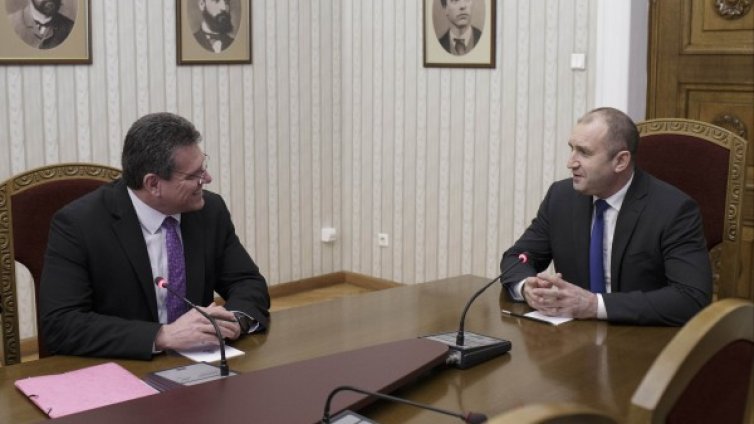 Радев: Енергийните проекти да не се използват за политика