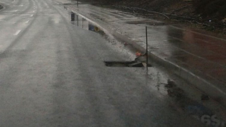 Без капаци на шахти на Околовръстното, но пък с арматура!